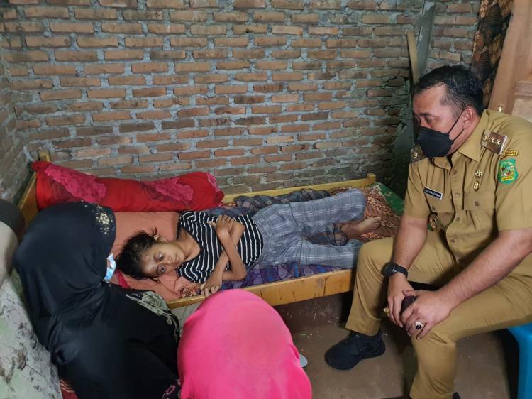 Wakil Wali Kota Jenguk Warga Sakit dan Antar Langsung ke RS. Pirngadi Medan