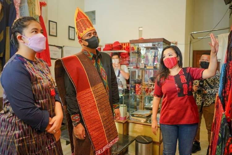 Berkat Kebijakan Baju Adat  Bobby Nasution, Pelaku UMKM di Medan Terbantu