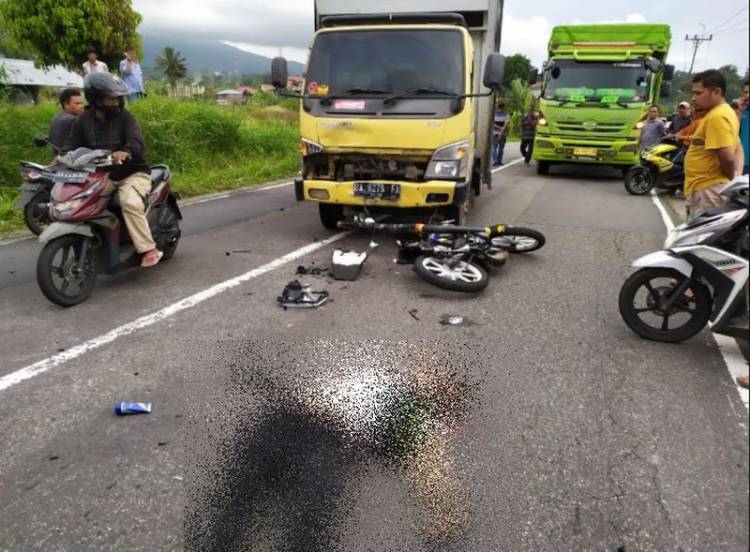 Polisi Tewas saat Tabrakan dengan Truk