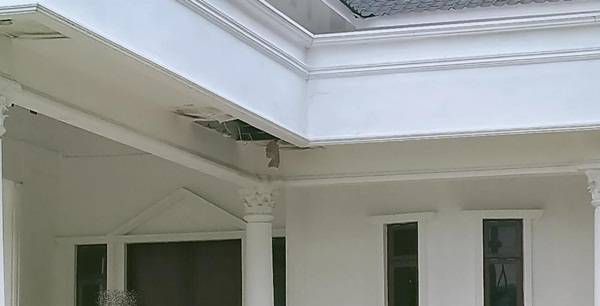 Duh ! Belum Ditempati, Plafon Rumdis Bupati Labuhanbatu Sudah Jebol-jebol