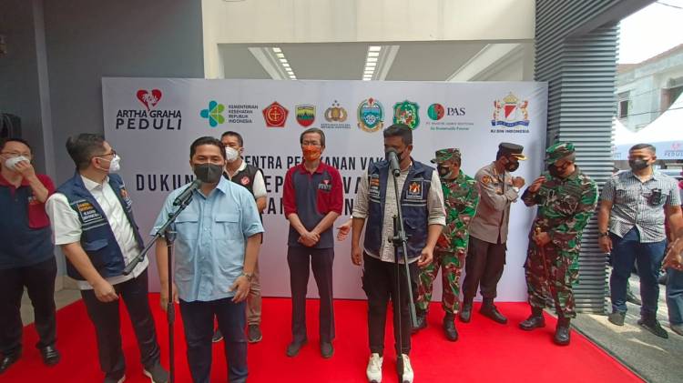 Menteri BUMN dan Wali Kota Tinjau Sentra Vaksinasi Artha Graha Peduli