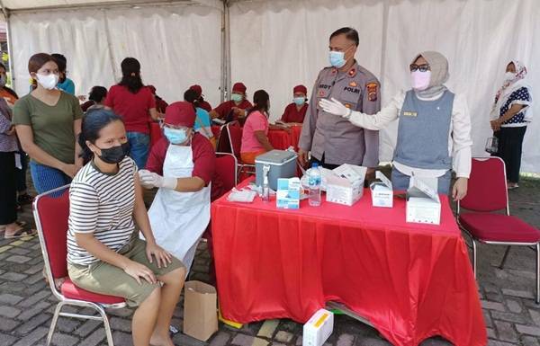 500 Warga Suntik Vaksin Doksis Kedua di Polsek Pancurbatu