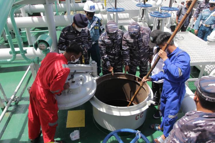 TNI AL Tangkap Tanker Berbendera Panama Langgar Aturan di Perairan Batam