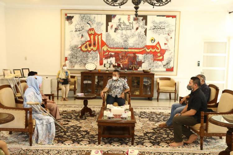 Wagub Musa Rajekshah Bantu Pembuatan Kaki Palsu Ibu dan Anak Korban Jambret