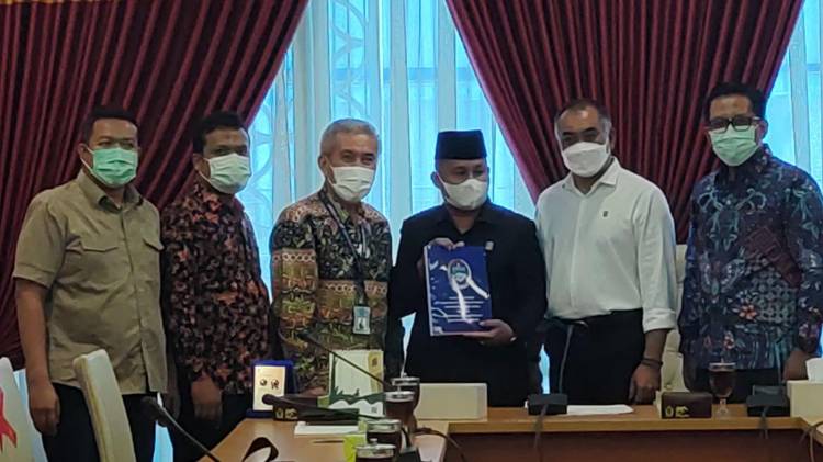 UMSU Serahkan Naskah Akademik / Ranperda ke DPRD Sumatera Utara