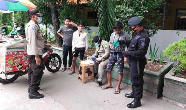 Cegah Penyebaran Covid-19, Brimob Polda Sumut Laksanakan Yustisi Razia Masker