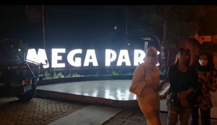 Satgas Covid-19 Bubarkan Pengunjung Mega Park