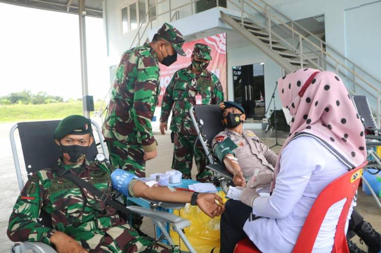 Lanud SIM Laksanakan Donor Darah Dalam Rangka HUT TNI Ke - 76