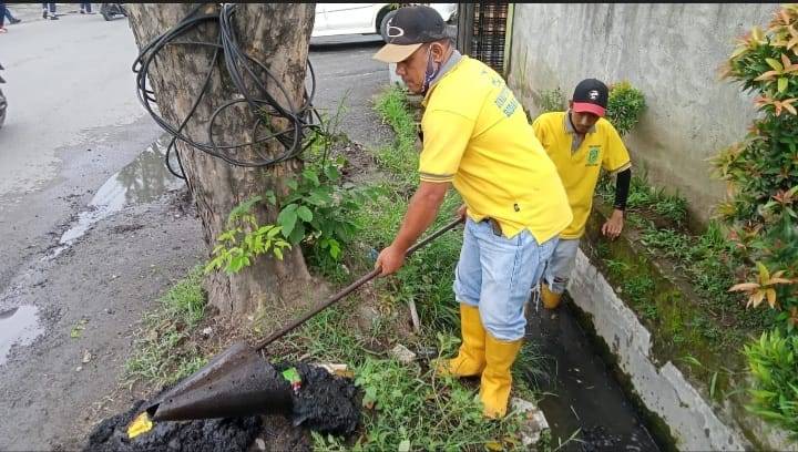 Dinas PU Kota Medan Normalisasi Drainase Dijalan Merak