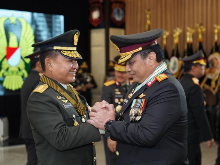 Kasad Terima Bintang Bhayangkara Utama