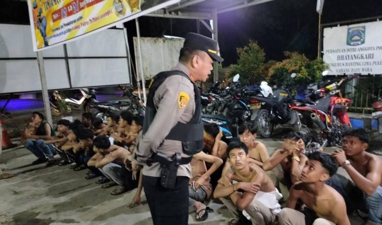 Polsek Limapuluh Bekuk Kelompok Remaja Bersajam