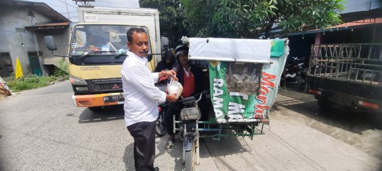 Sat Reskrim Polresta Deli Serdang Bagikan Bansos Kepada Masyarakat