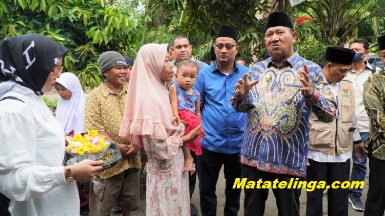 .Syah Afandin SH  Serahkan Bantuan Bedah Rumah Kepada Warga Kurang Mampu