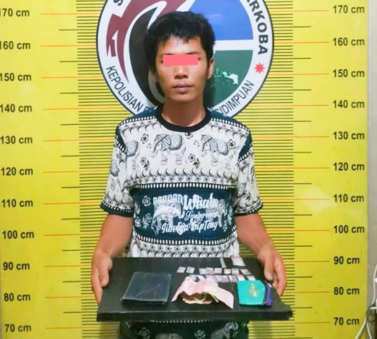 Polisi Bekuk Pelaku Narkoba Di Parkiran