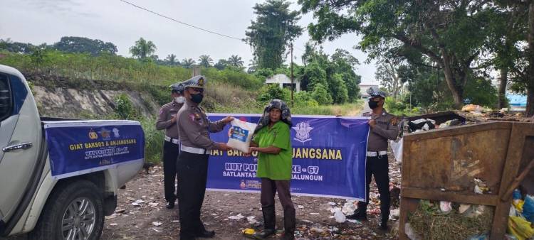 Sat Lantas Polres Simalungun Gelar Bakti Sosial