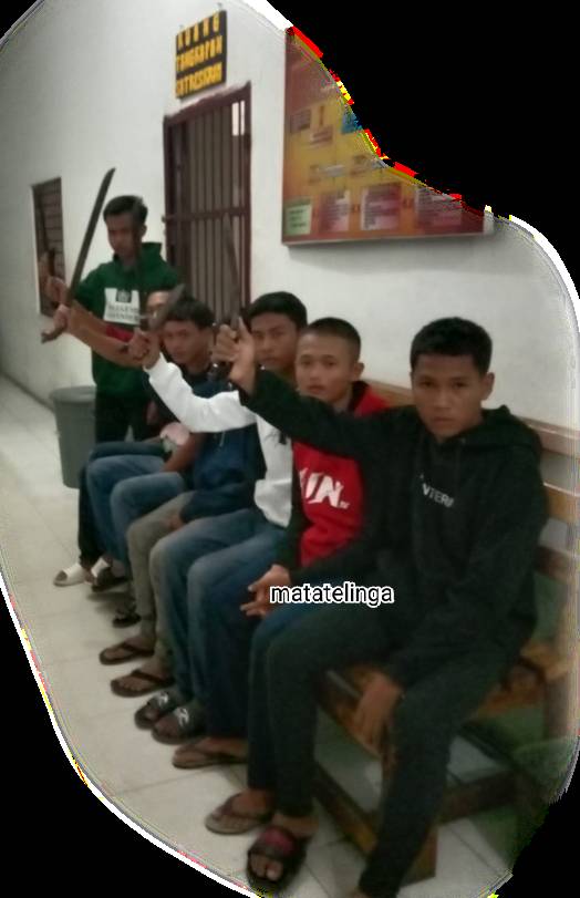Terlibat Tawuran, Polisi Ringkus 7 Remaja Bersajam