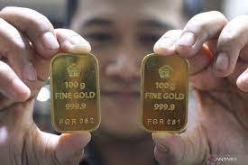 Dipicu Dolar AS, Harga Emas Melemah,  Menarik Hati Investor
