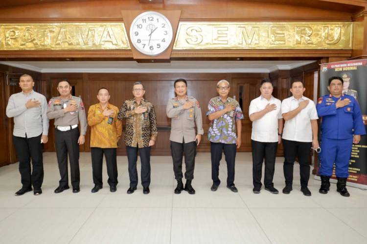 Kapolda Jatim Sambut Hangat Kunjungan Ketua Pengadilan Tinggi Surabaya