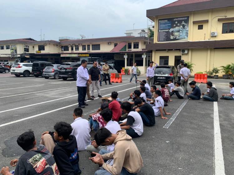 99 Pelajar Ikut Demo BBM Masih Diamankan