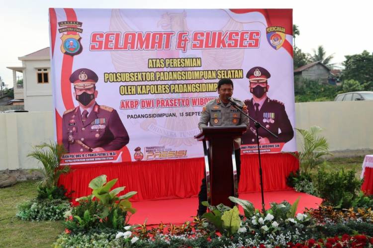 Kapolres Padangsidimpuan Tanda Tangani Prasasti Peresmian Polsubsektor