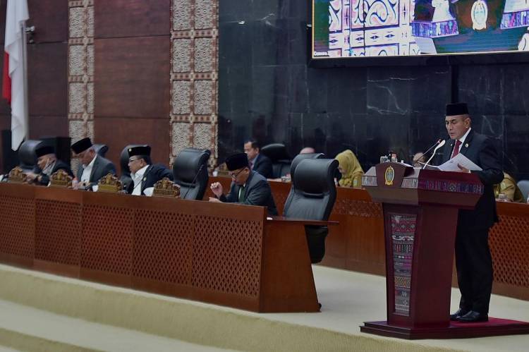 Gubsu Sampaikan Jawaban atas Pemandangan Umum Fraksi DPRD Sumut