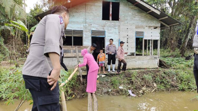 Peduli warga kurang mampu, Kapolres Nias AKBP Luthfi, S.I.K berikan bantuan Tali Asih