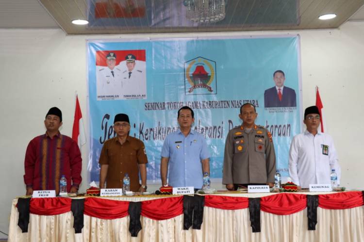 Sampaikan Materi dalam Seminar Tokoh-tokoh Agama Se-Kabupaten Nias Utara, Kapolres Nias ajak Umat Beragama Menjaga Kerukunan