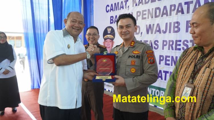 Plt  Bupati Langkat Berikan  Penghargaan Kepada Kapolres Langkat