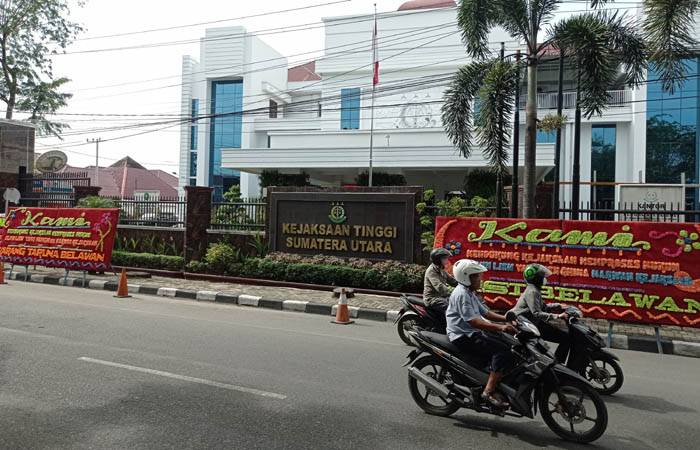 Kejati Sumut "Kebanjiran" Karangan Bunga Dukungan Atas Dilaporkannya Alvin Lim ke Polda Sumut