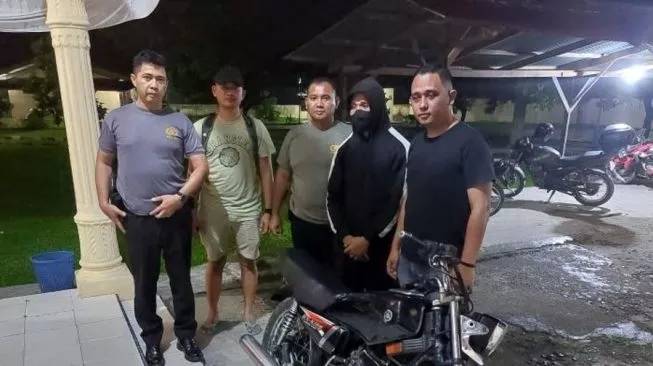 Amangoi....,  Oknum Polis Nyambi Jadi Maling Motor RX King di Batubara