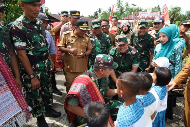 Danrem 023/KS Tinjau Kampung Pancasila Wilayah Kodim 0211/TT