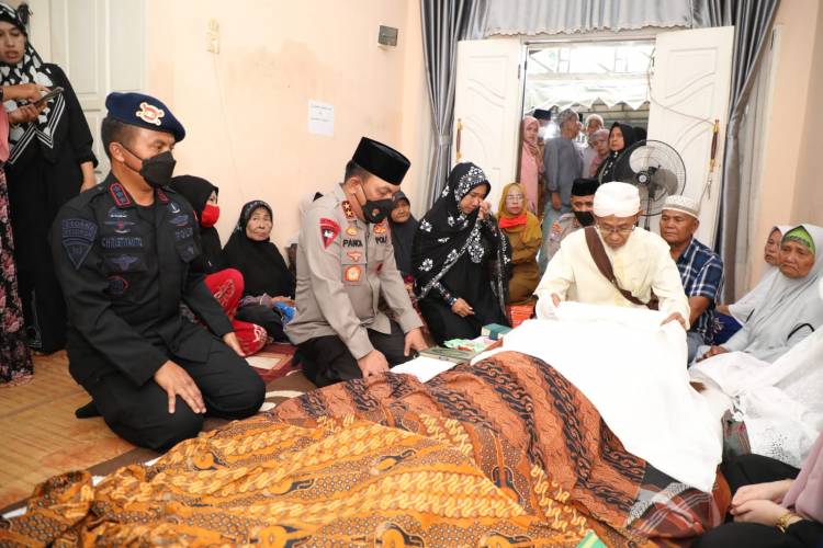 Ayah Mertua Wasekjend PBNU Meninggal Dunia, Kapolda Sumut Melayat ke Rumah Duka