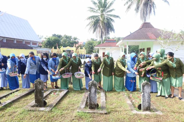 Sambut Hut TNI 77, Danrem 023/KS Ziarah Nasional ke TMP Sibolga