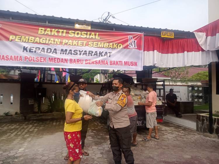 Polsek Medan Baru Bersama Bakti Musik Bagikan 250 Paket Sembako Kepada Masyarakat