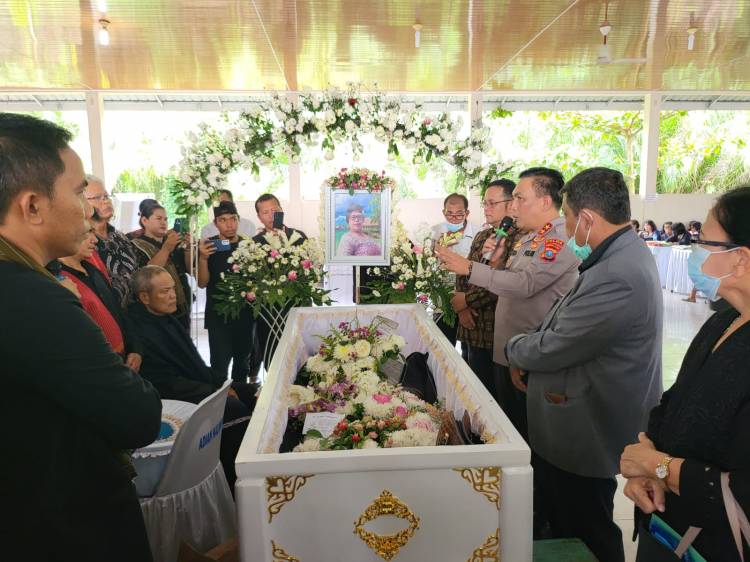 Kapolda Sumut Menghadiri Pemakaman Ibunda Ketum GMKI Pusat