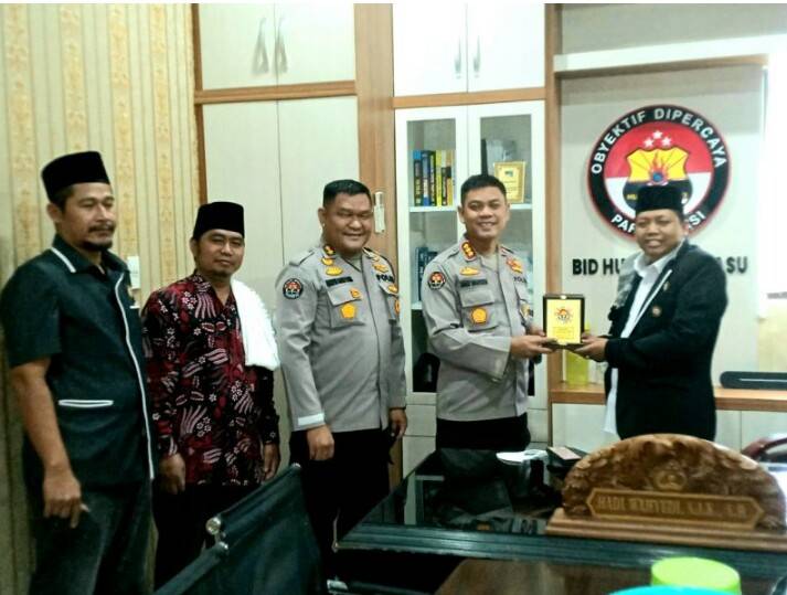 Kabid Humas Polda Sumut Terima Penghargaan Dari Rumah Sahabat Da'i Sumatera Utara