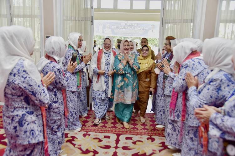 Nawal Lubis Harapkan Peningkatan Perekonomian Keluarga