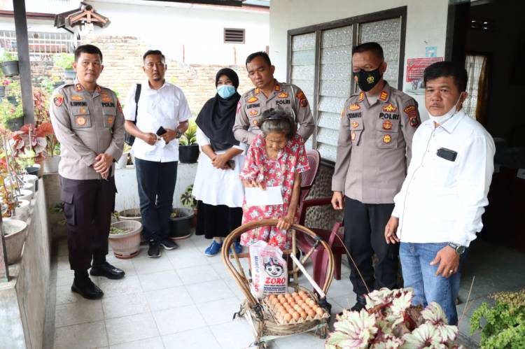 Kapolres Simalungun Berikan Bantuan Kepada Masyarakat Terdampak Penyesuaian Harga BBM