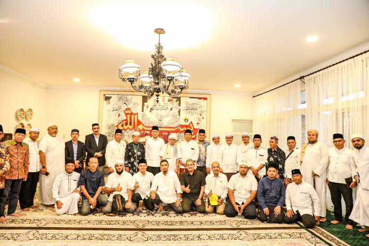 Syekh Amran Waly Al-Khalidi Tausiyah Soal Khusyuk dalam Salat, Ini Harapan Wagub Musa Rajekshah