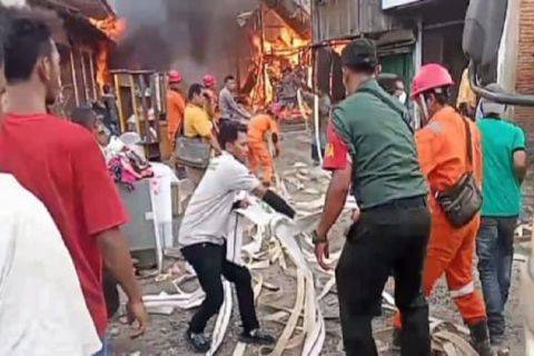 Belasan kios Ludes Terbakar di Paluta