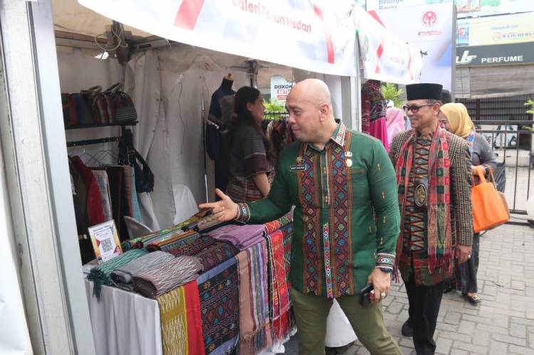 Guna Kembangkan dan Naik Kelas UMKM Kota Medan, Dinas Perdagangan Medan Gelar Bazar Produk Unggulan UKM