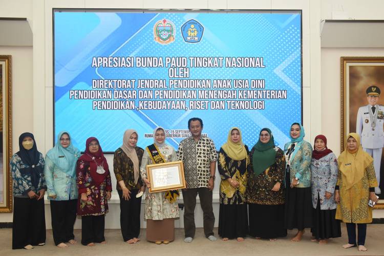 Bunda PAUD Sumut Terima Penghargaan dari Menteri Pendidikan