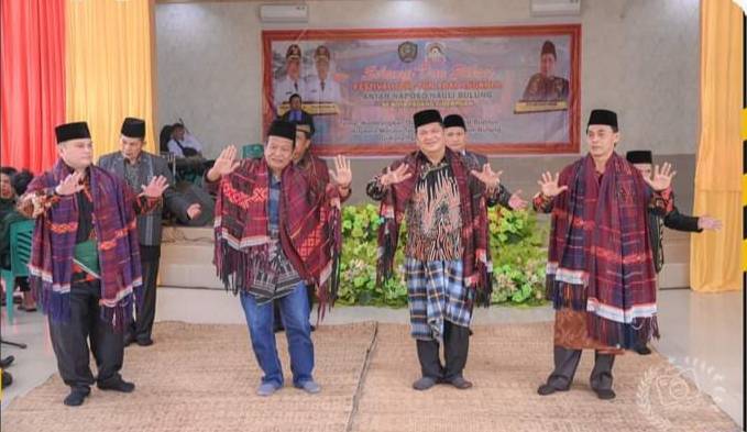 Walikota Irsan Manortor Di Pembukaan Festival Tor tor Se Kota Padang Sidimpuan