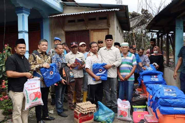 Sijago Merah Lahap 8 Rumah, Bupati Madina Kunjungi Korban