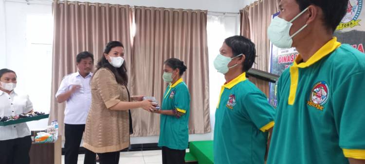 Pemkab Toba Gelar Pelatihan Teknis Produksi Tenun Gedogan