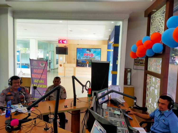 Dialog interaktif RRI Medan tentang perkembangan Kamtibmas di Sumut bersama Kasubbid Penmas Humas Poldasu