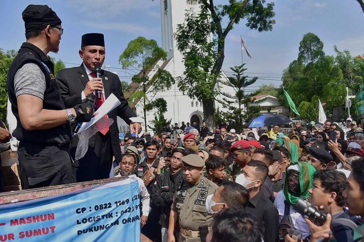Edy Rahmayadi Jumpai Ratusan Massa Aksi Tolak BBM