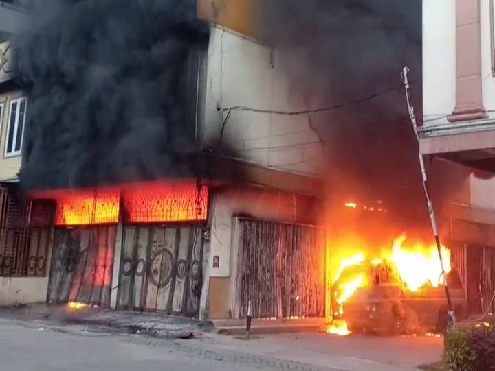 Dua Unit Ruko Dan 1 Mobil Musnah Terbakar Di Titi Papan