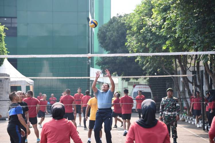 Disela-sela Berolahraga Panglima TNI Kunjungi Kostrad dan Kogartap l
