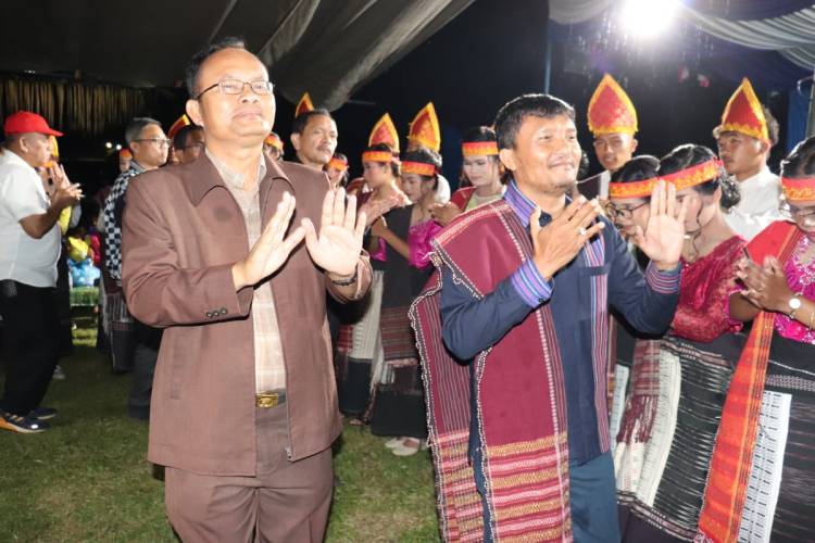Wakil Bupati Toba Sampaikan Terimakasih Untuk Naposo yang Lestarikan Budaya
